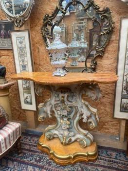 Konzolový stolek v barokním stylu